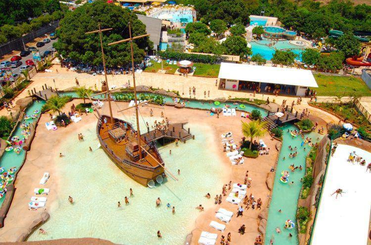 Spazzio Diroma Com Acesso Ao Acqua Park - Temporada Cn Adriele Caldas Novas Bagian luar foto