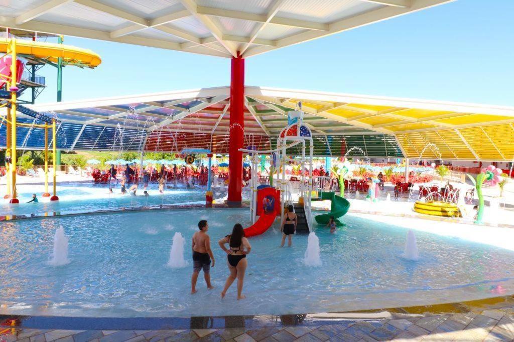 Spazzio Diroma Com Acesso Ao Acqua Park - Temporada Cn Adriele Caldas Novas Bagian luar foto